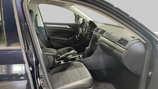 2018 Volkswagen Passat R-Line Automatic - 23020804 - 18