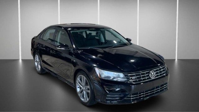 2018 Volkswagen Passat R-Line Automatic - 23020804 - 1