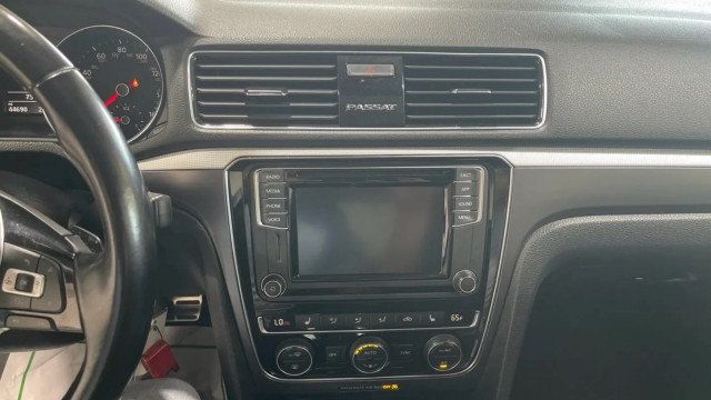 2018 Volkswagen Passat R-Line Automatic - 23020804 - 21