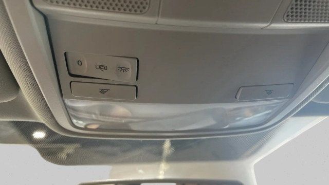 2018 Volkswagen Passat R-Line Automatic - 23020804 - 22