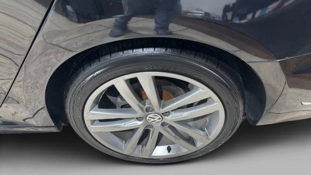 2018 Volkswagen Passat R-Line Automatic - 23020804 - 4
