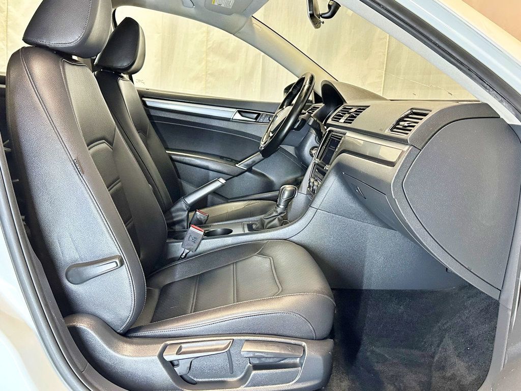 2018 Volkswagen Passat R-Line Automatic - 23033919 - 17