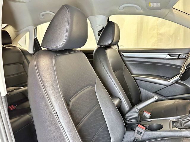 2018 Volkswagen Passat R-Line Automatic - 23033919 - 19