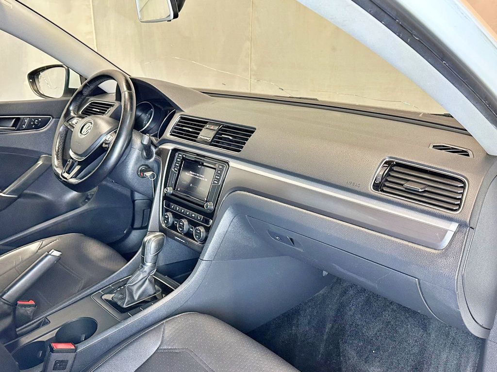 2018 Volkswagen Passat R-Line Automatic - 23033919 - 21
