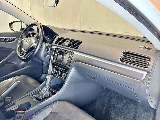 2018 Volkswagen Passat R-Line Automatic - 23033919 - 21