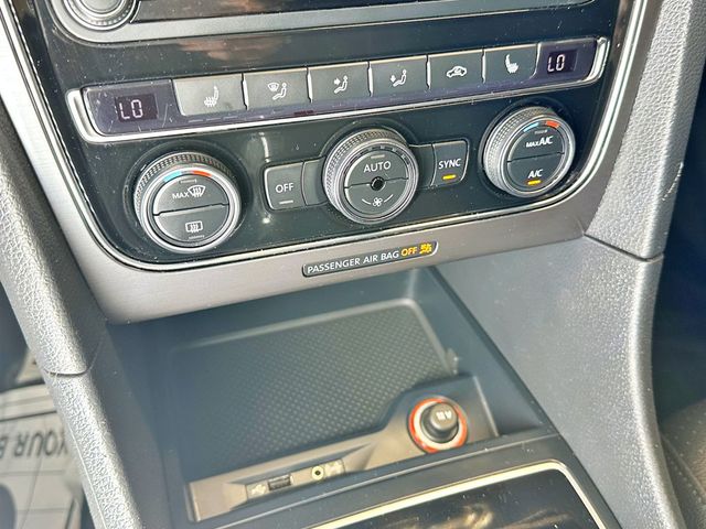 2018 Volkswagen Passat R-Line Automatic - 23033919 - 26