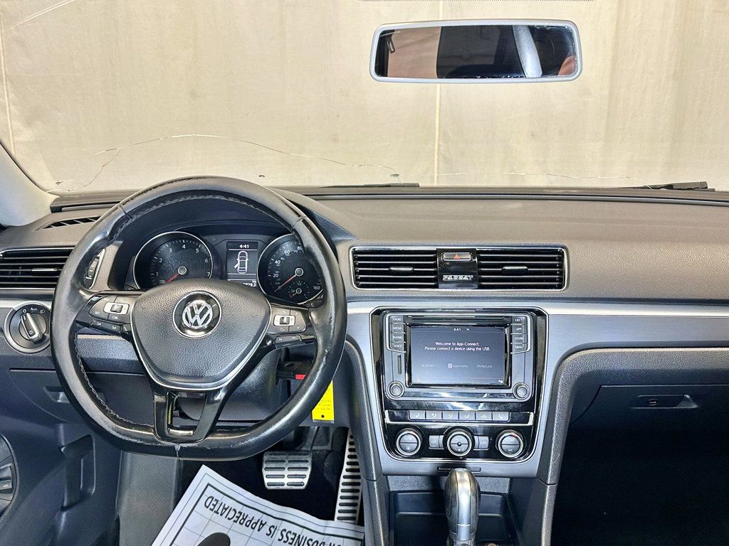 2018 Volkswagen Passat R-Line Automatic - 23033919 - 28