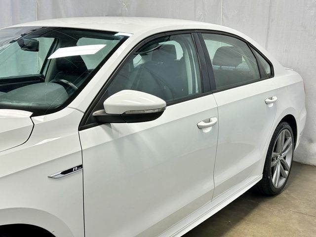 2018 Volkswagen Passat R-Line Automatic - 23033919 - 2