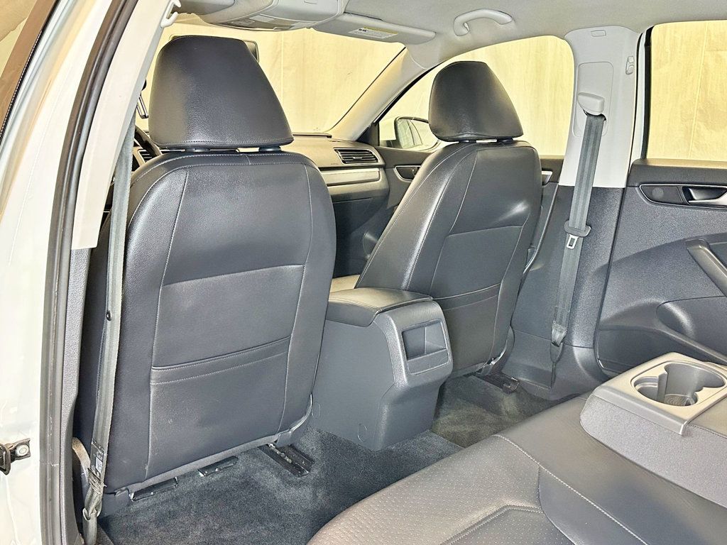 2018 Volkswagen Passat R-Line Automatic - 23033919 - 31