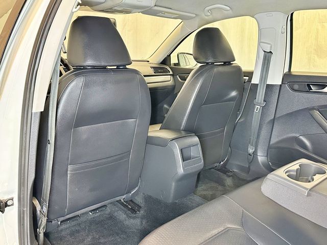 2018 Volkswagen Passat R-Line Automatic - 23033919 - 31