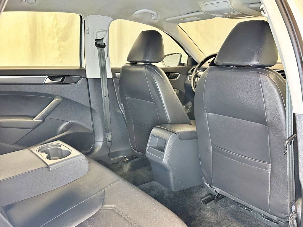 2018 Volkswagen Passat R-Line Automatic - 23033919 - 32