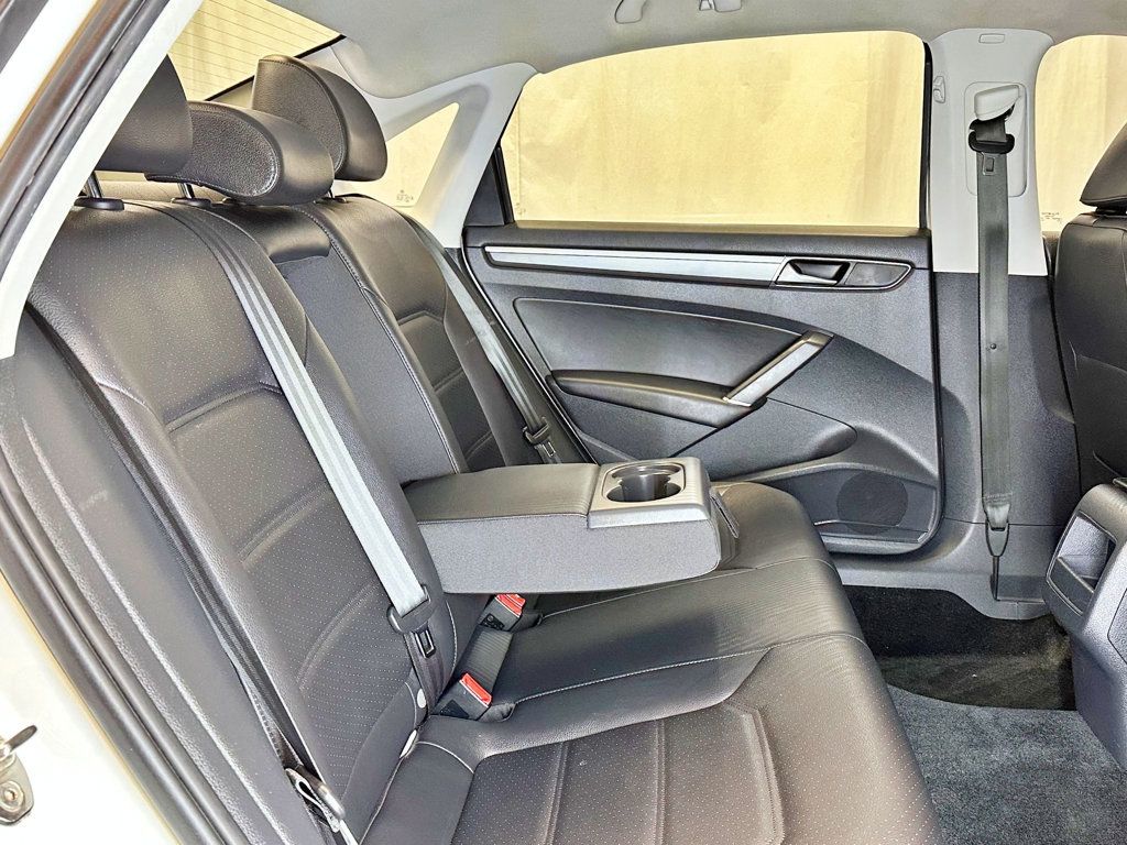 2018 Volkswagen Passat R-Line Automatic - 23033919 - 34