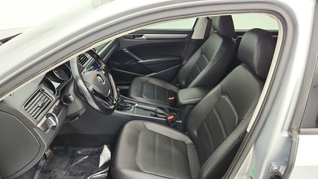 2018 Volkswagen Passat R-Line Automatic - 22949232 - 18