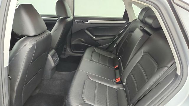 2018 Volkswagen Passat R-Line Automatic - 22949232 - 19