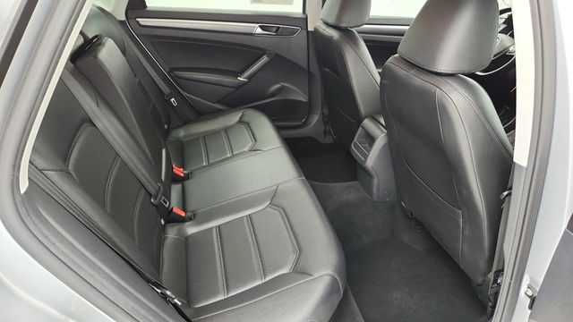 2018 Volkswagen Passat R-Line Automatic - 22949232 - 21