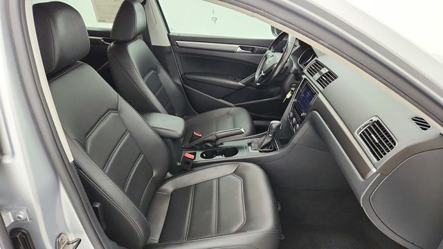 2018 Volkswagen Passat R-Line Automatic - 22949232 - 22