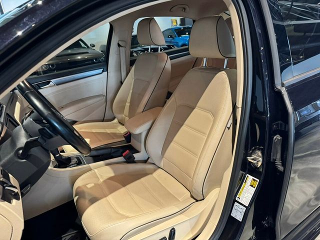 2018 Volkswagen Passat R-Line/LightingPkg/HeatedSeats/DualZoneClimate/AdapCruise - 22947948 - 10