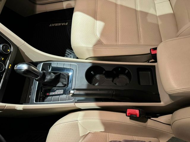 2018 Volkswagen Passat R-Line/LightingPkg/HeatedSeats/DualZoneClimate/AdapCruise - 22947948 - 15