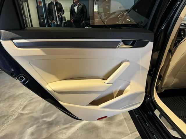 2018 Volkswagen Passat R-Line/LightingPkg/HeatedSeats/DualZoneClimate/AdapCruise - 22947948 - 16