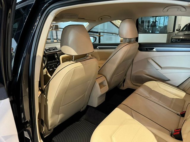 2018 Volkswagen Passat R-Line/LightingPkg/HeatedSeats/DualZoneClimate/AdapCruise - 22947948 - 17