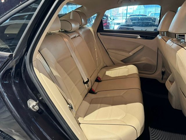 2018 Volkswagen Passat R-Line/LightingPkg/HeatedSeats/DualZoneClimate/AdapCruise - 22947948 - 22