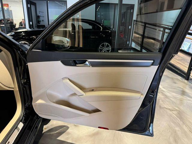 2018 Volkswagen Passat R-Line/LightingPkg/HeatedSeats/DualZoneClimate/AdapCruise - 22947948 - 23