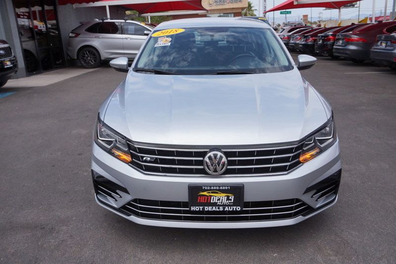 2018 Volkswagen Passat R-Line Premium photo 10