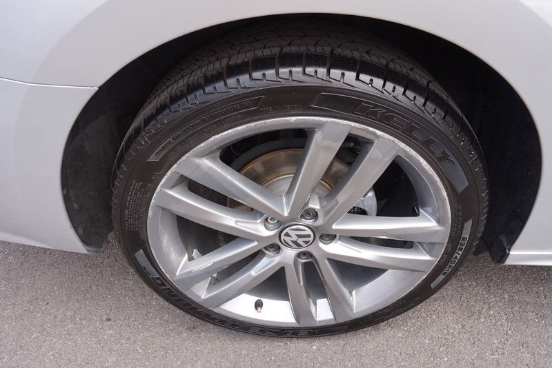 2018 Volkswagen Passat R-Line Premium photo 13