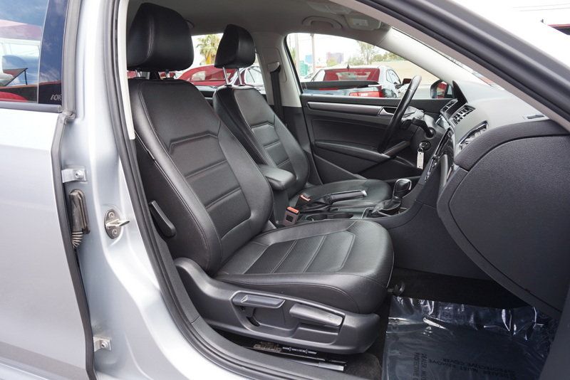 2018 Volkswagen Passat R-Line Premium photo 20