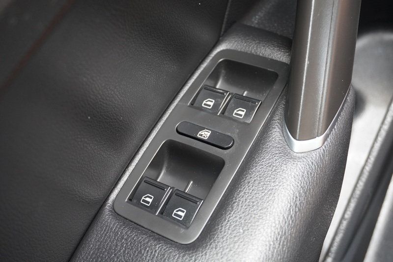 2018 Volkswagen Passat R-Line Premium photo 22