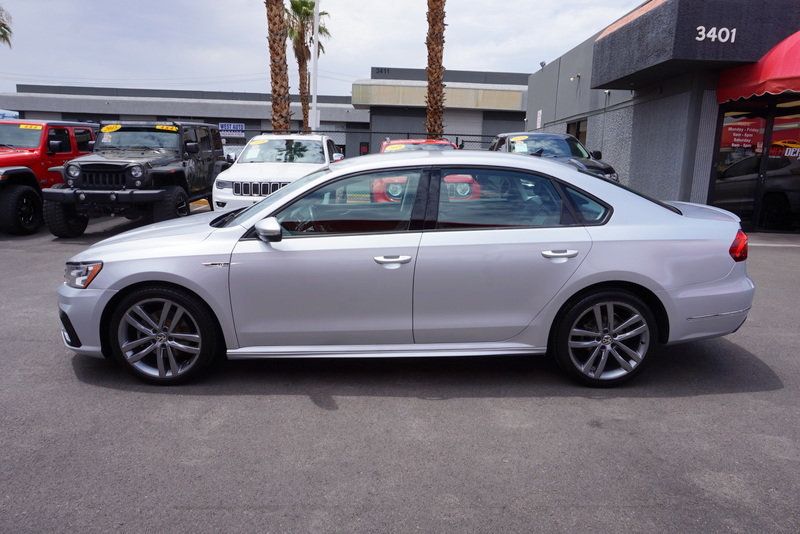 2018 Volkswagen Passat R-Line Premium photo 3