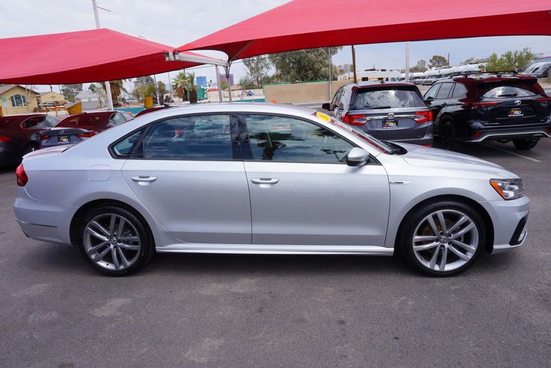 2018 Volkswagen Passat R-Line Premium photo 5