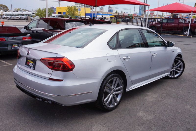 2018 Volkswagen Passat R-Line Premium photo 6