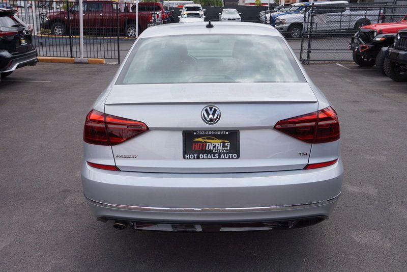 2018 Volkswagen Passat R-Line Premium photo 7