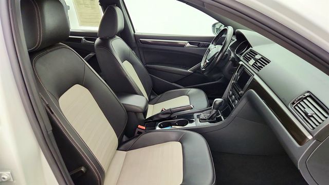 2018 Volkswagen Passat V6 GT DSG - 23072346 - 22