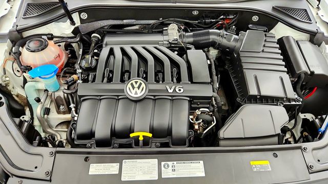 2018 Volkswagen Passat V6 GT DSG - 23072346 - 25