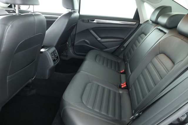 2018 Volkswagen Passat V6 SEL Premium DSG - 22928809 - 19