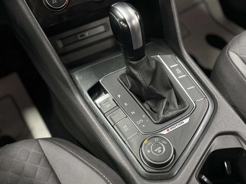 2018 Volkswagen Tiguan 2.0T S 4MOTION - 22979985 - 25