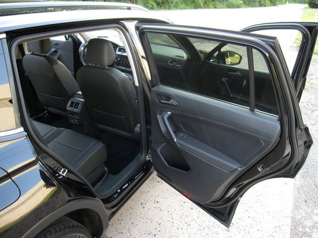 2018 Volkswagen Tiguan 2.0T SE 4MOTION - 23057604 - 25