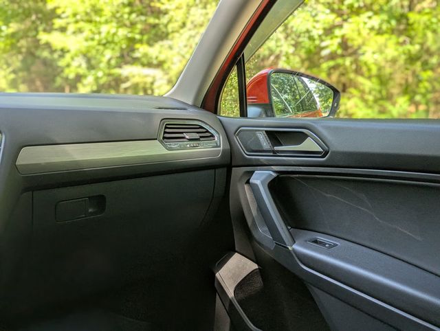 2018 Volkswagen Tiguan 2.0T SE 4MOTION - 23091808 - 19