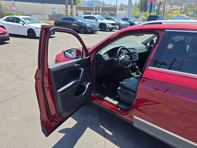 2018 Volkswagen Tiguan 2.0T SEL FWD - 22868908 - 39