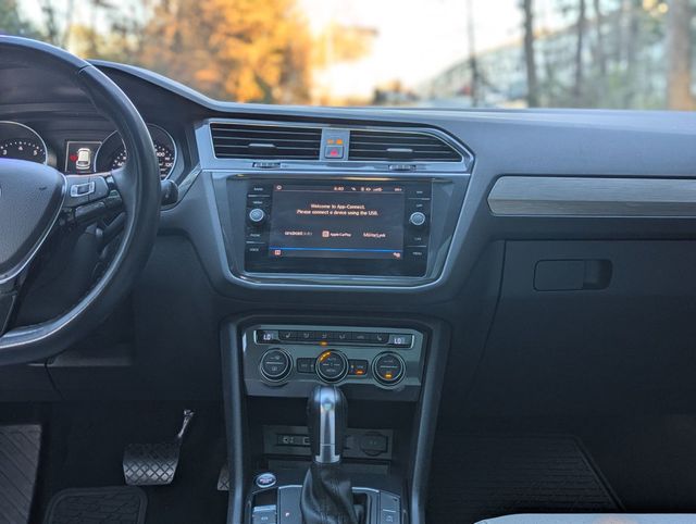 2018 Volkswagen Tiguan 2.0T SEL FWD - 22963455 - 16