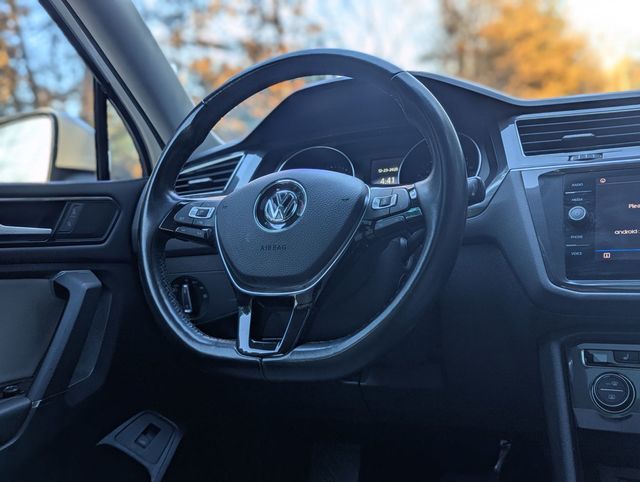 2018 Volkswagen Tiguan 2.0T SEL FWD - 22963455 - 17