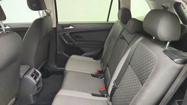 2018 Volkswagen Tiguan 2.0T S FWD - 22964028 - 19