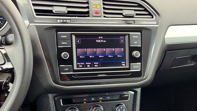 2018 Volkswagen Tiguan 2.0T S FWD - 23032563 - 17