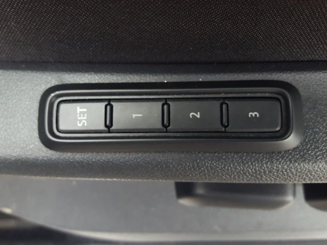 2018 Volkswagen Tiguan (Recovered Theft) 2.0T SEL Premium FWD w/Panoramic Roof - 18381811 - 15