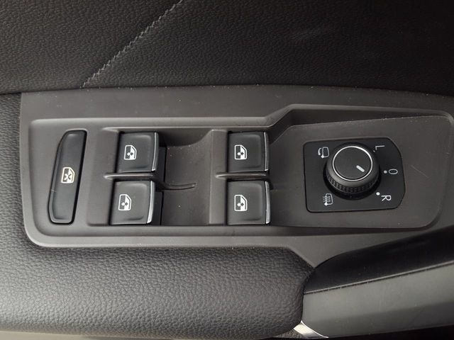 2018 Volkswagen Tiguan (Recovered Theft) 2.0T SEL Premium FWD w/Panoramic Roof - 18381811 - 16