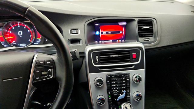 2018 Volvo S60 T5 AWD Dynamic w/ Vision Pkg & Heated Steering Wheel - 23036851 - 17
