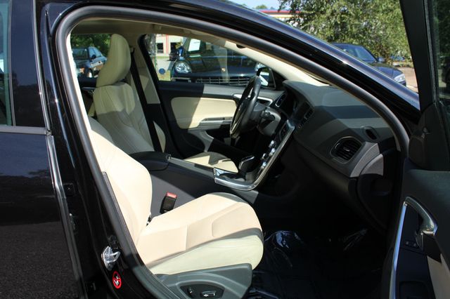 2018 Volvo S60 T5 FWD Dynamic - 23068951 - 29