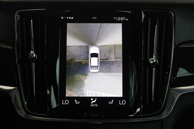 2018 Volvo S90 Momentum - 23057715 - 38